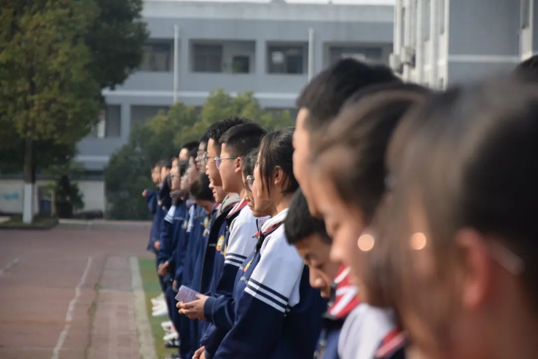 泸州市十八中中考百日誓师,战旗猎猎场面真真燃!(图5) 泸州市十八中中考百日誓师,战旗猎猎场面真真燃!(图5)