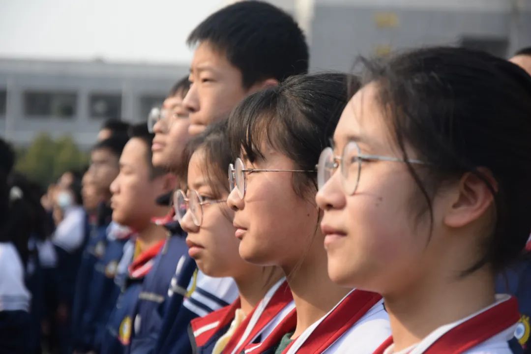 泸州市十八中中考百日誓师,战旗猎猎场面真真燃!(图9) 泸州市十八中中考百日誓师,战旗猎猎场面真真燃!(图9)