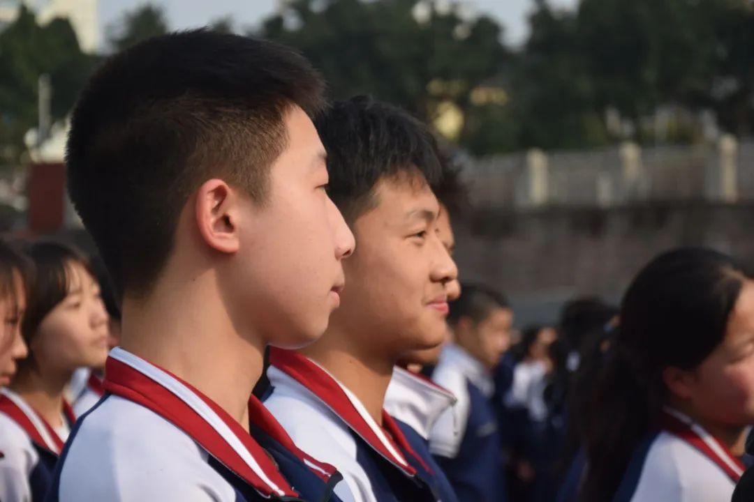 泸州市十八中中考百日誓师,战旗猎猎场面真真燃!(图11) 泸州市十八中中考百日誓师,战旗猎猎场面真真燃!(图11)