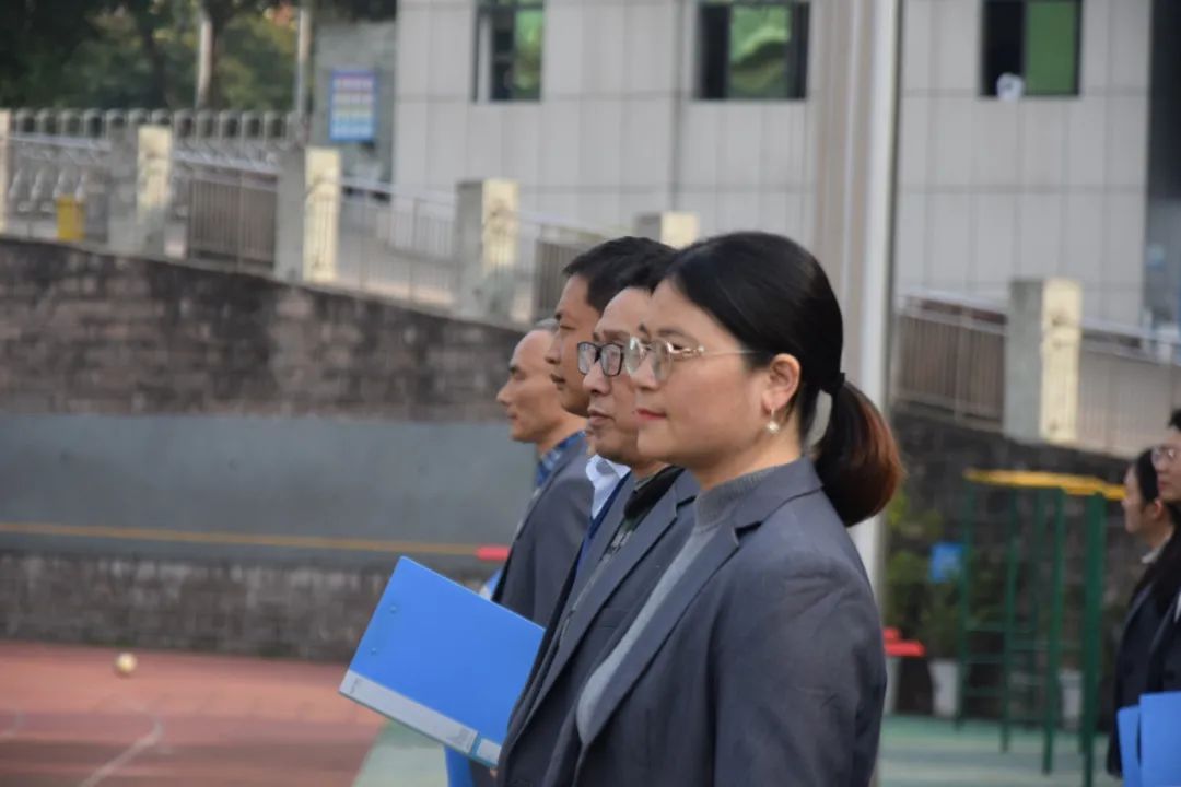 泸州市十八中中考百日誓师,战旗猎猎场面真真燃!(图15) 泸州市十八中中考百日誓师,战旗猎猎场面真真燃!(图15)