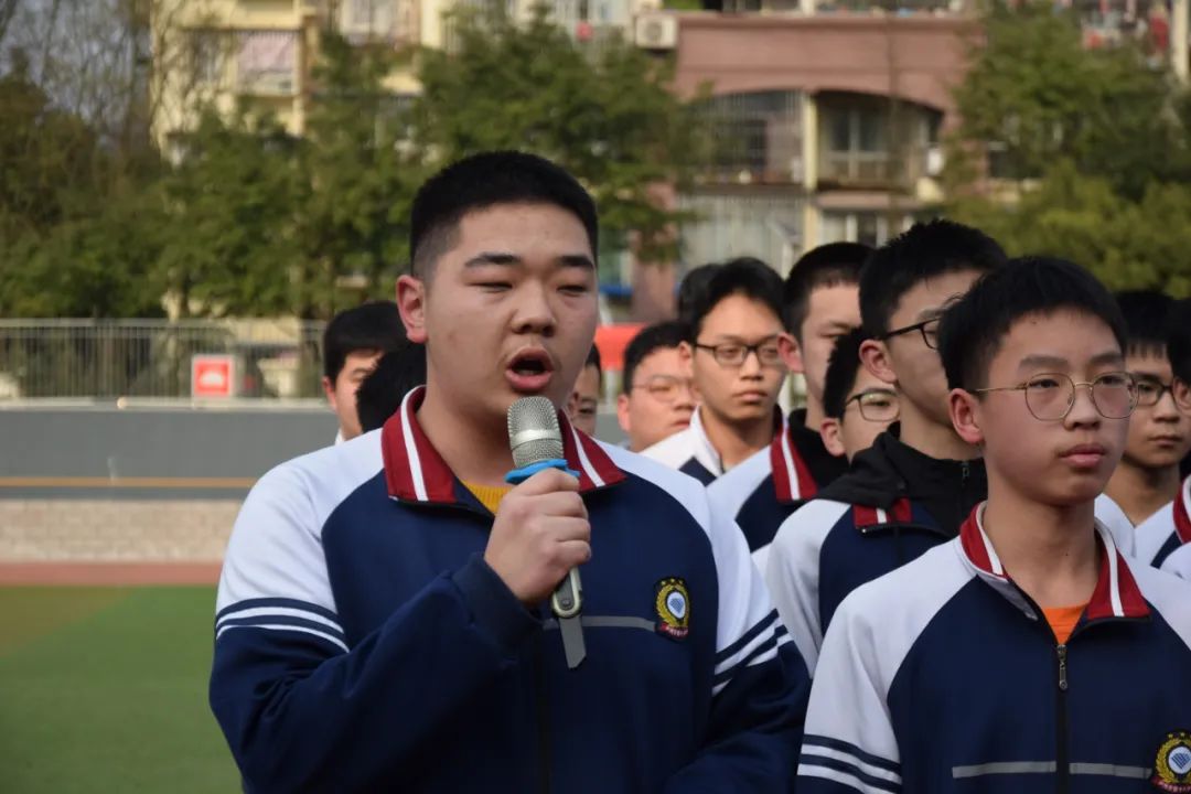泸州市十八中中考百日誓师,战旗猎猎场面真真燃!(图20) 泸州市十八中中考百日誓师,战旗猎猎场面真真燃!(图20)