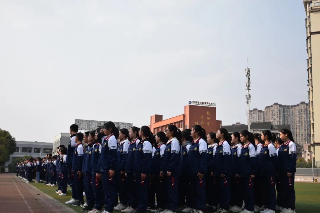 泸州市十八中中考百日誓师,战旗猎猎场面真真燃!(图25) 泸州市十八中中考百日誓师,战旗猎猎场面真真燃!(图25)