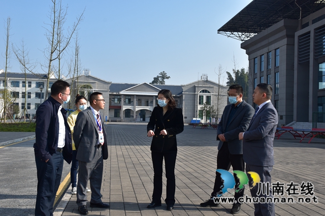 泸县县委常委、宣传部部长冯怀玉率队调研学校高质量发展(图2) 泸县县委常委、宣传部部长冯怀玉率队调研学校高质量发展(图2)