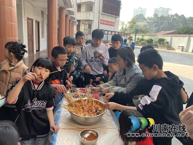 舌尖上的美味!叙永县特殊教育学校开展“制作美食看我行”主题活动(图6) 舌尖上的美味!叙永县特殊教育学校开展“制作美食看我行”主题活动(图6)