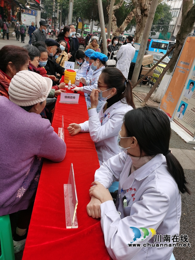 青春志愿,与爱同行!龙马潭区小市街道合道街社区开展利民便民义诊宣传志愿服务活动(图4) 青春志愿,与爱同行!龙马潭区小市街道合道街社区开展利民便民义诊宣传志愿服务活动(图4)