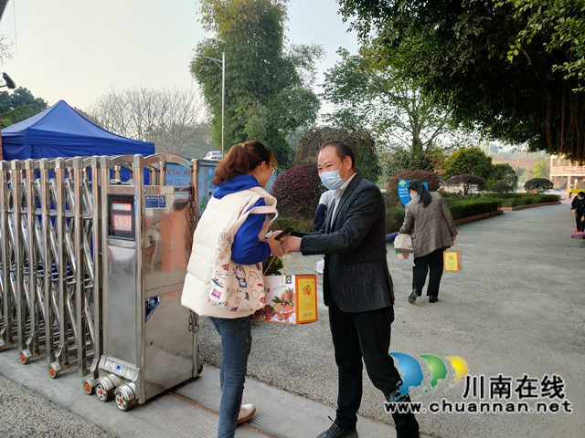泸县百和镇五通中心小学校开展“三八”节女教师关爱行动(图2) 泸县百和镇五通中心小学校开展“三八”节女教师关爱行动(图2)