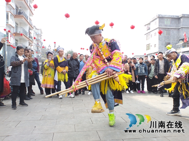 古蔺：赶“苗场”，一场幸福的打卡盛会(图2)