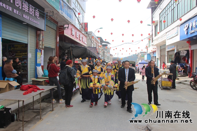 古蔺：赶“苗场”，一场幸福的打卡盛会(图3)