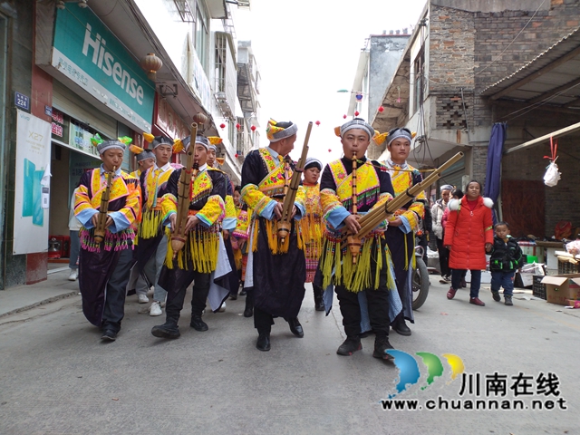 古蔺：赶“苗场”，一场幸福的打卡盛会(图6)