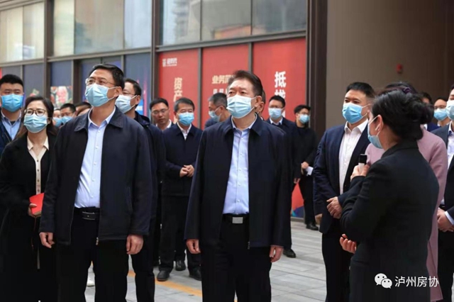 泸州市委书记杨林兴带队调研＂泸州记忆＂