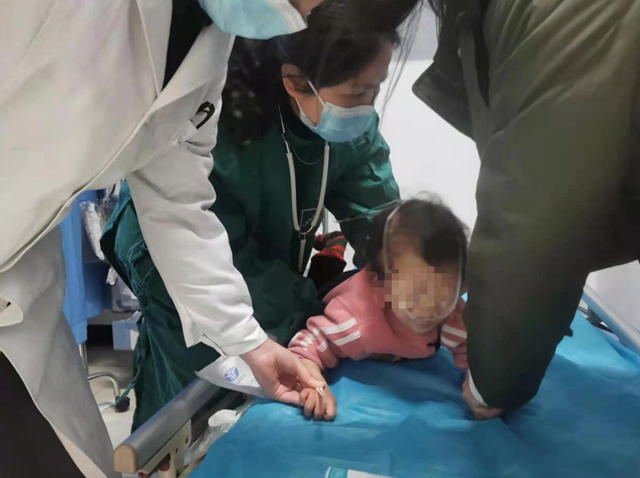 【注意】5岁女孩，桂圆卡喉，差点……(图2)