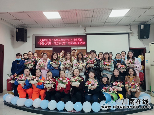 龙马潭区红星街道大驿坝社区开展“三八”国际妇女节主题插花活动(图4) 龙马潭区红星街道大驿坝社区开展“三八”国际妇女节主题插花活动(图4)