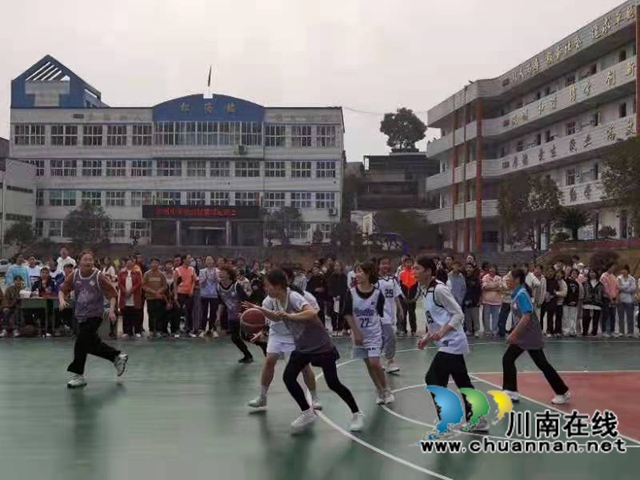 纳溪区护国中学举办第33届篮球运动会(图3) 纳溪区护国中学举办第33届篮球运动会(图3)