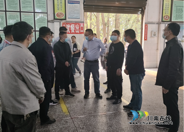 叙永县领导带队检查学校食堂 为师生食品安全保驾护航(图4) 叙永县领导带队检查学校食堂 为师生食品安全保驾护航(图4)