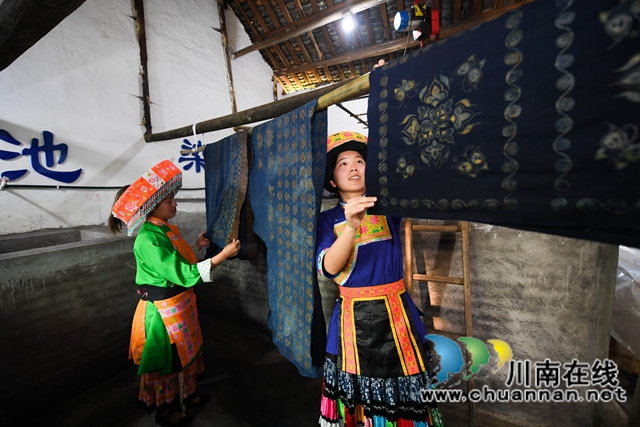 古蔺:“苗家作坊”制作忙(图5) 古蔺:“苗家作坊”制作忙(图5)