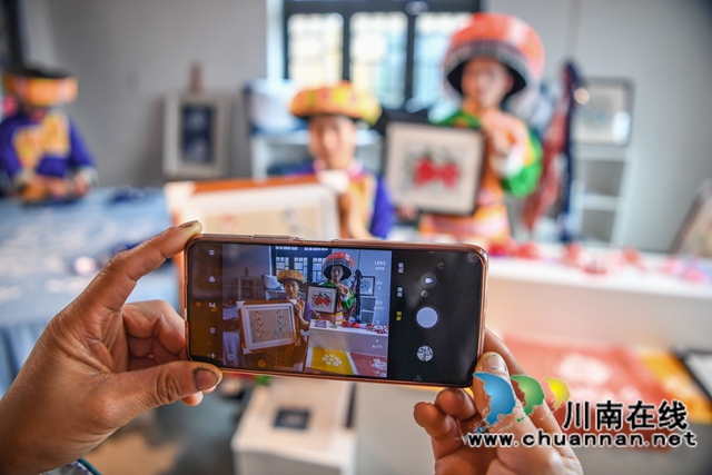 古蔺:“苗家作坊”制作忙(图6) 古蔺:“苗家作坊”制作忙(图6)