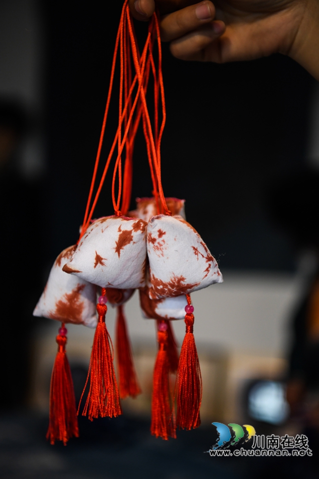 古蔺:“苗家作坊”制作忙(图13) 古蔺:“苗家作坊”制作忙(图13)