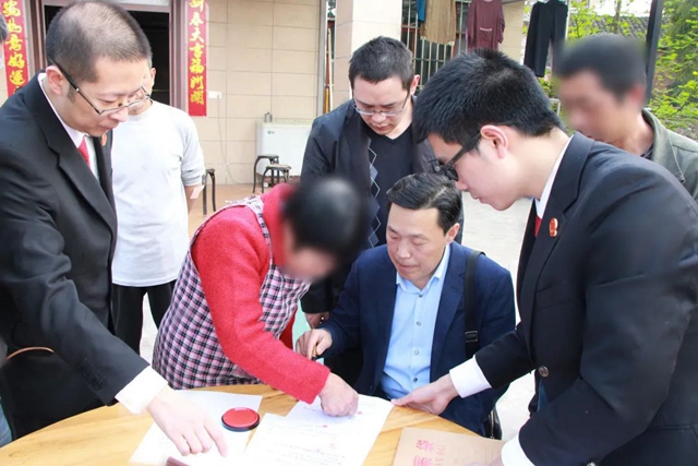 泸州：为抢毛竹嬢嬢出手伤人，法官化积怨邻里握手言和(图14)