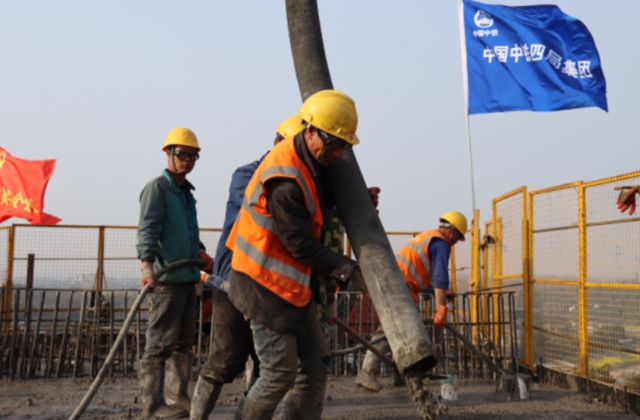 新进展!渝昆高铁最长连续梁开始施工(图2) 新进展!渝昆高铁最长连续梁开始施工(图2)