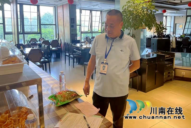 龙马潭区市场监管局开展“3·15”曝光食品安全问题排查行动(图2)