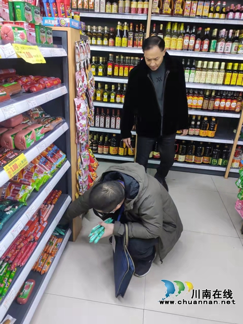 泸县兆雅一超市销售过期食品被罚(图2)