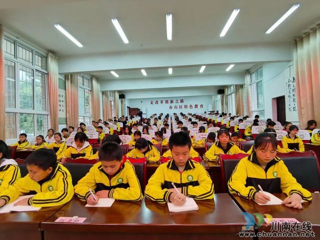 叙永“五老”传承优秀文化 让国画走进青少年(图3) nEO_IMG_1648268288(1).jpg