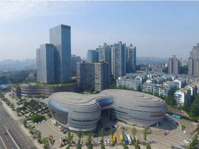 作为三线城市的泸州，为何没能吸引众多品牌房企入驻？(图2)