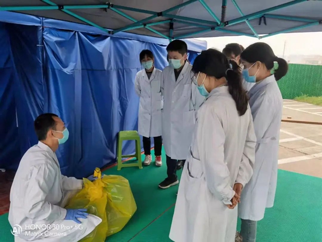 泸州：未雨绸缪，开展核酸检测车实操培训，守住四川南大门(图3)