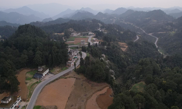 古蔺:森林防火添“新兵” 无人机变身“护林使者”(图4) 古蔺:森林防火添“新兵” 无人机变身“护林使者”(图4)