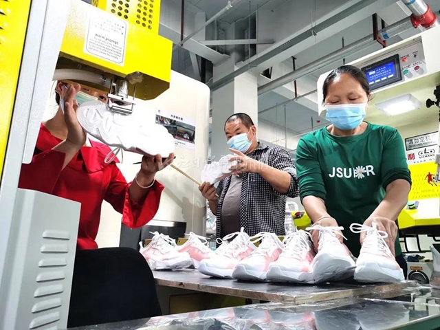 乔丹“内江产”,每天7000+(图3) 乔丹“内江产”,每天7000+(图3)