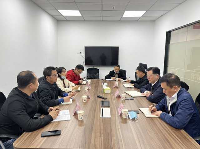 泸州市口岸物流办党组书记、主任李智带队考察京东西南总部和四川顺丰速运公司(图2) 泸州市口岸物流办党组书记、主任李智带队考察京东西南总部和四川顺丰速运公司(图2)