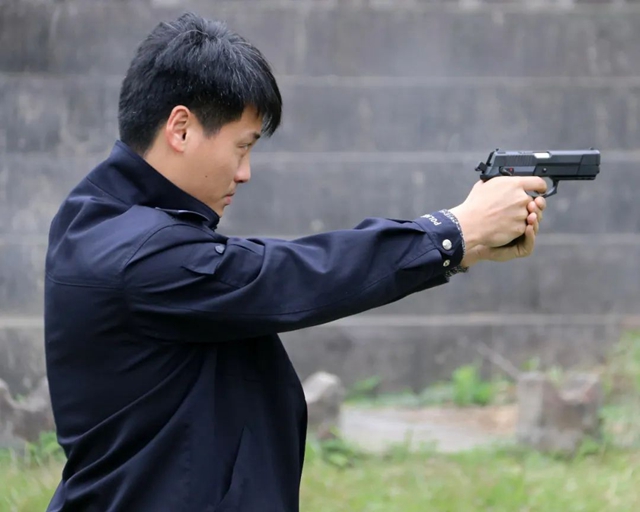 全警实战大练兵 | 泸县公安局开展公务用枪实弹射击训练(图6) 全警实战大练兵 | 泸县公安局开展公务用枪实弹射击训练(图6)