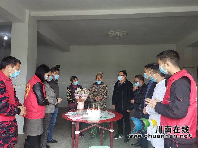 心系军烈属,关怀送上门!泸县开展清明节慰问军烈属活动(图2) 心系军烈属,关怀送上门!泸县开展清明节慰问军烈属活动(图2)