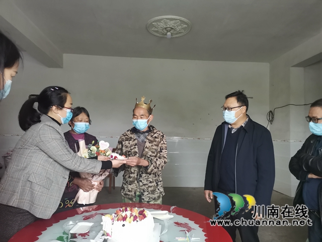 心系军烈属,关怀送上门!泸县开展清明节慰问军烈属活动(图3) 心系军烈属,关怀送上门!泸县开展清明节慰问军烈属活动(图3)