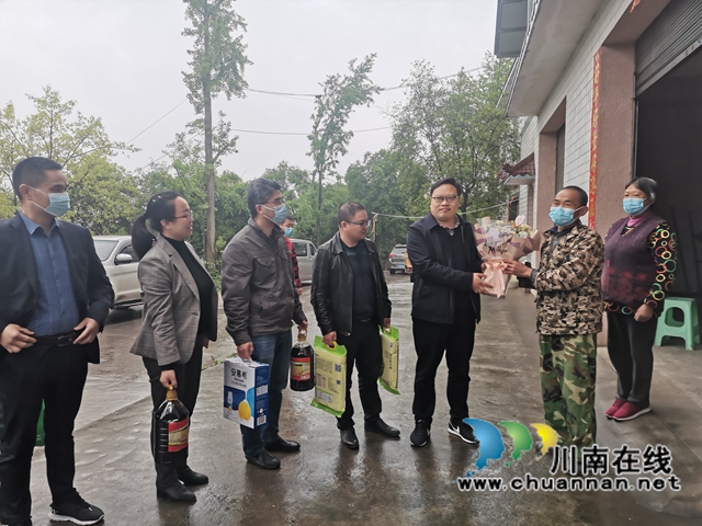 心系军烈属,关怀送上门!泸县开展清明节慰问军烈属活动(图6) 心系军烈属,关怀送上门!泸县开展清明节慰问军烈属活动(图6)