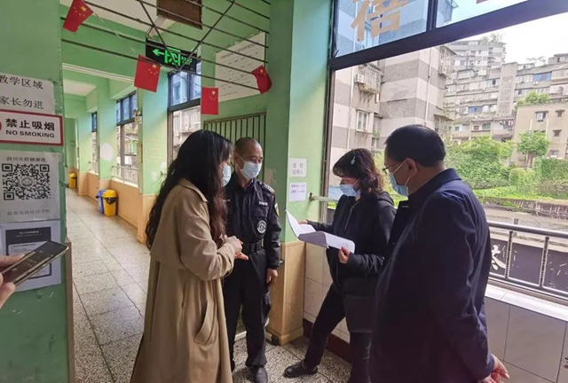 泸州市教育体育局开展疫情防控暗访检查(图2) 泸州市教育体育局开展疫情防控暗访检查(图2)