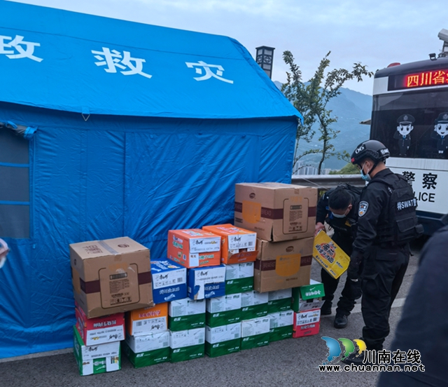 古蔺县爱心企业走访慰问抗疫一线的执勤人员(图2) 古蔺县爱心企业走访慰问抗疫一线的执勤人员(图2)