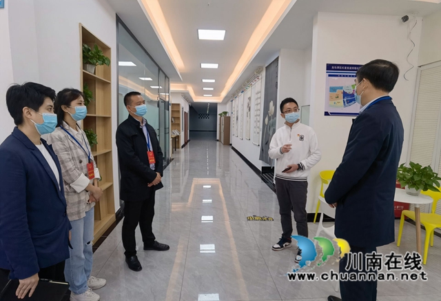 龙马潭区委常委李平视察调研红星街道人大代表联系社区工作室运行情况(图2) 龙马潭区委常委李平视察调研红星街道人大代表联系社区工作室运行情况(图2)
