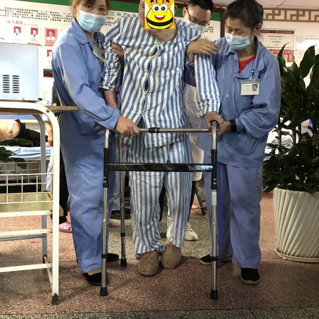 泸州市中医医院为102岁老人成功完成髋关节骨折手术