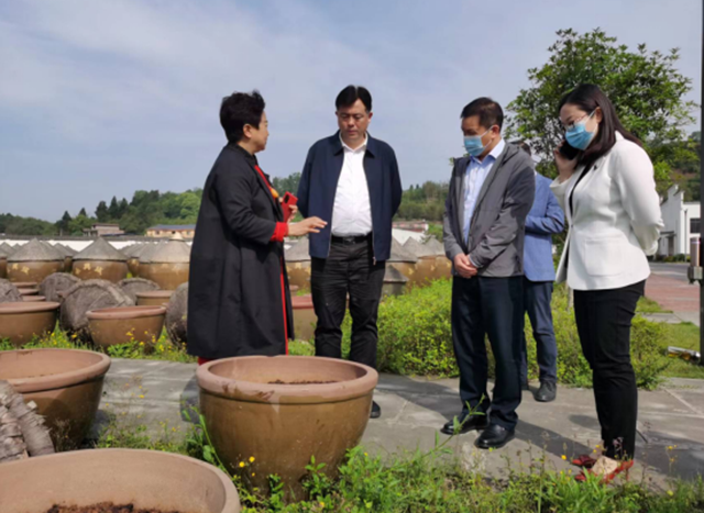 泸州市口岸物流办党组书记、主任李智带队调研合江县现代物流业发展工作(图2) 泸州市口岸物流办党组书记、主任李智带队调研合江县现代物流业发展工作(图2)