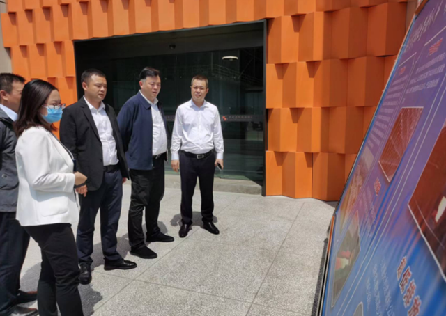 泸州市口岸物流办党组书记、主任李智带队调研合江县现代物流业发展工作(图3) 泸州市口岸物流办党组书记、主任李智带队调研合江县现代物流业发展工作(图3)