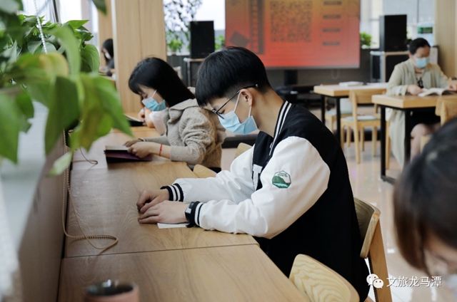 “这有光”24小时城市书房，让阅读温暖市民“心房”(图3)