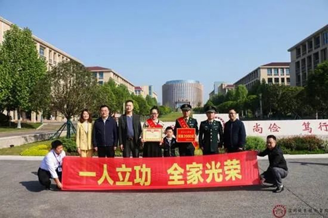 四川首家高校退役军人服务站在泸职院挂牌(图5) 四川首家高校退役军人服务站在泸职院挂牌(图5)