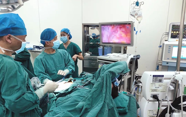 “超级单孔”有多隐形？患者自己都找不到手术切口！(图2)