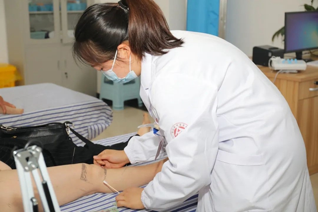 【奔走相告】合江县中医医院中医特色舌针室开诊啦!(图7) 【奔走相告】合江县中医医院中医特色舌针室开诊啦!(图7)