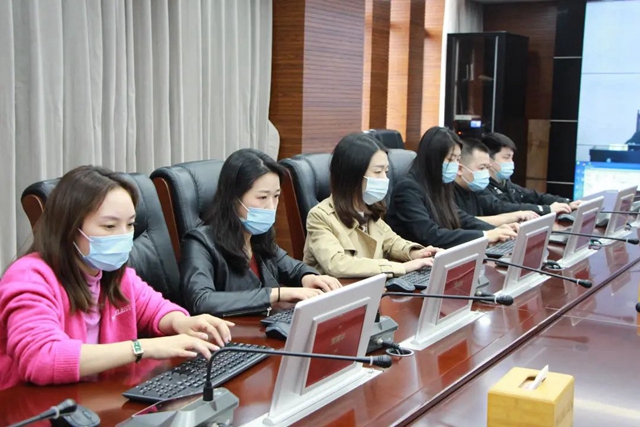 江阳区法院书记员技能大比武 领略指尖“真功夫”(图3) 江阳区法院书记员技能大比武 领略指尖“真功夫”(图3)