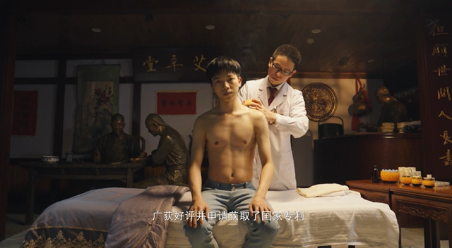 医生竟在美女脸上用火罐，没想到……(图4)