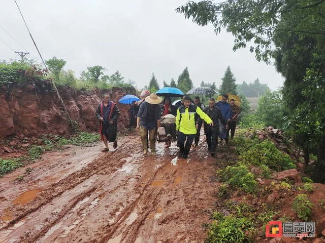 自贡83岁老人失足坠崖，坚持三天三夜，奇迹生还！(图5)