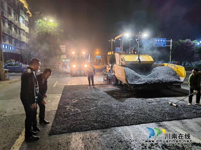 民心守护｜龙马潭：市政工人连夜奋战，为城市按下“美颜”键