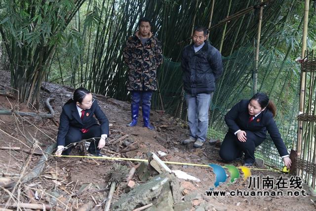 纳溪法院:电动三轮车通行引纠纷,法院巡回审判止纷争(图2) 纳溪法院:电动三轮车通行引纠纷,法院巡回审判止纷争(图2)